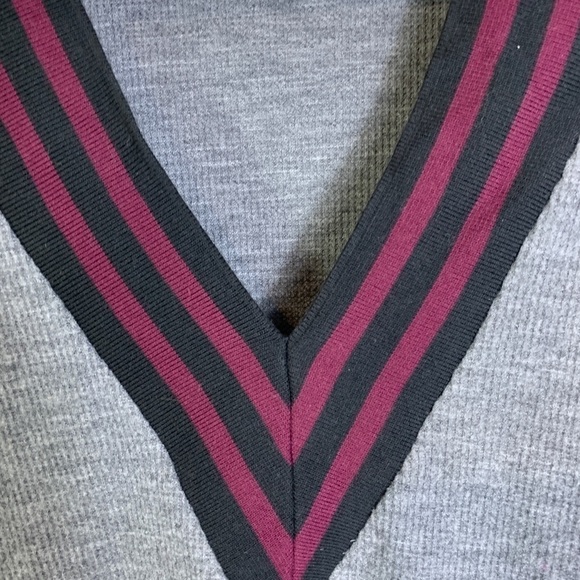 𝅺urban Outfitters Vivi Plunging V Neck Varsity Top Sweater size XS Oversized - Picture 6 of 12